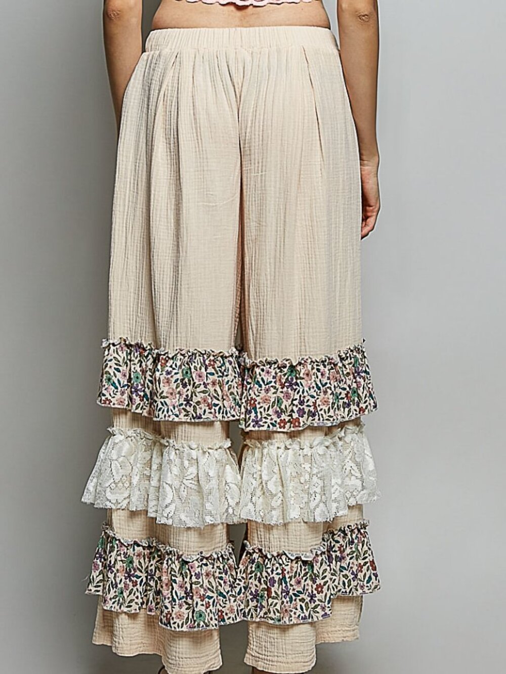 POL DOUBLE GAUZE FLOWER AND RUFFLE PANT-VERY FEMININE